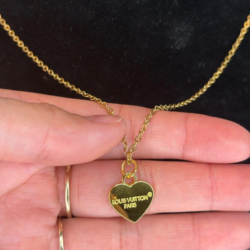 Louis vuttion Gold Heart Pendant Necklace - Picture 4 of 5